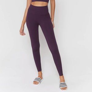 NWT - Icon Seamless High Waist Legging - Blackberry - XS/S